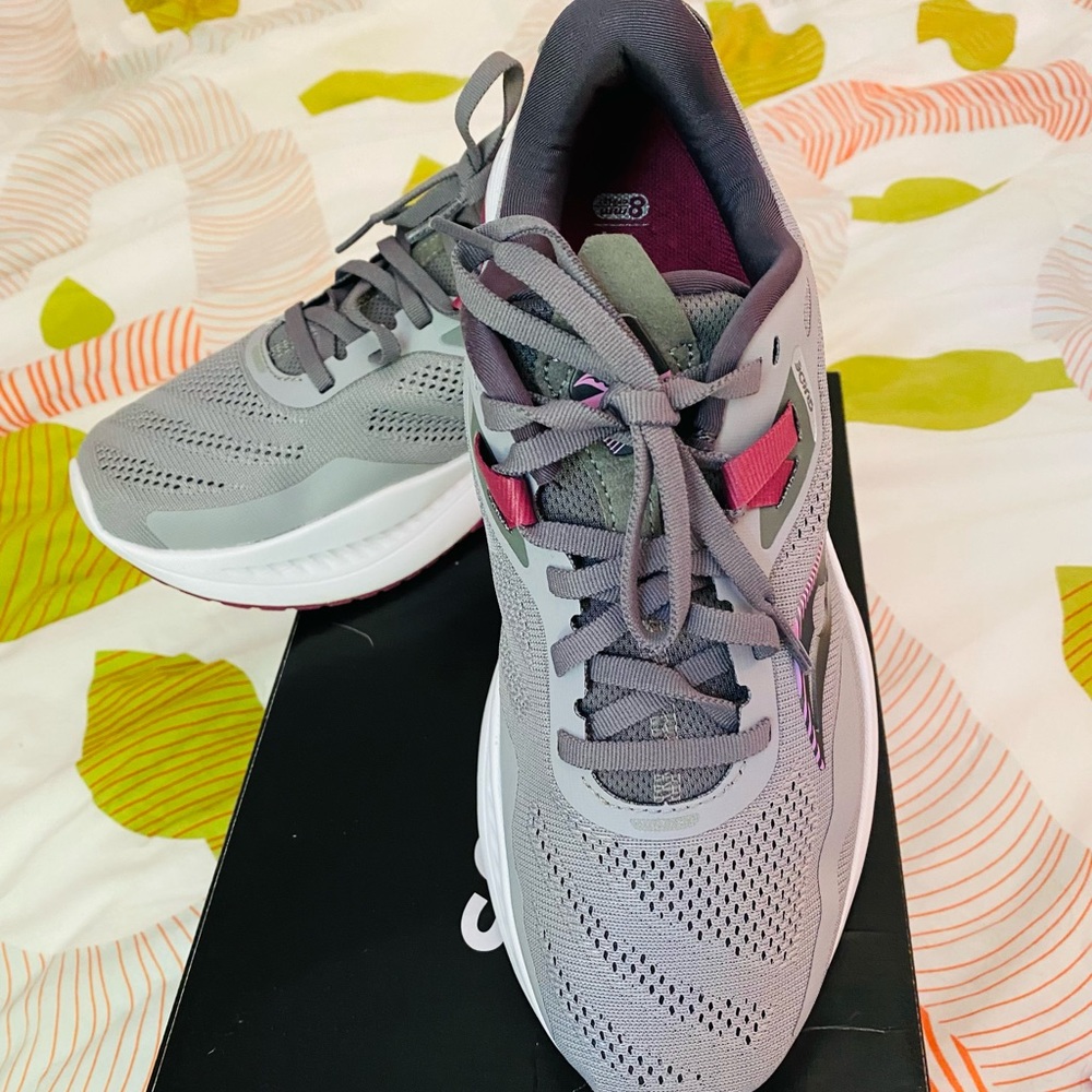 EUC Saucony Lady Guide 15 Size 8.5W
